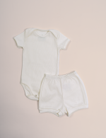 Conjunto Bebê Body Manga Curta e Short Canelado Off White