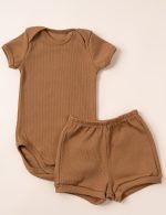 Conjunto Bebê Body Manga Curta e Short Canelado Marrom