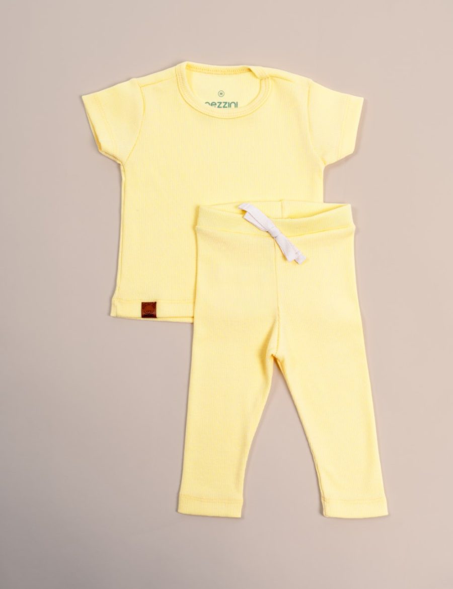 conjunto bebe canelado camiseta e calça com bolso amarelo confortavel comprar no site neutro unissex macio nenem