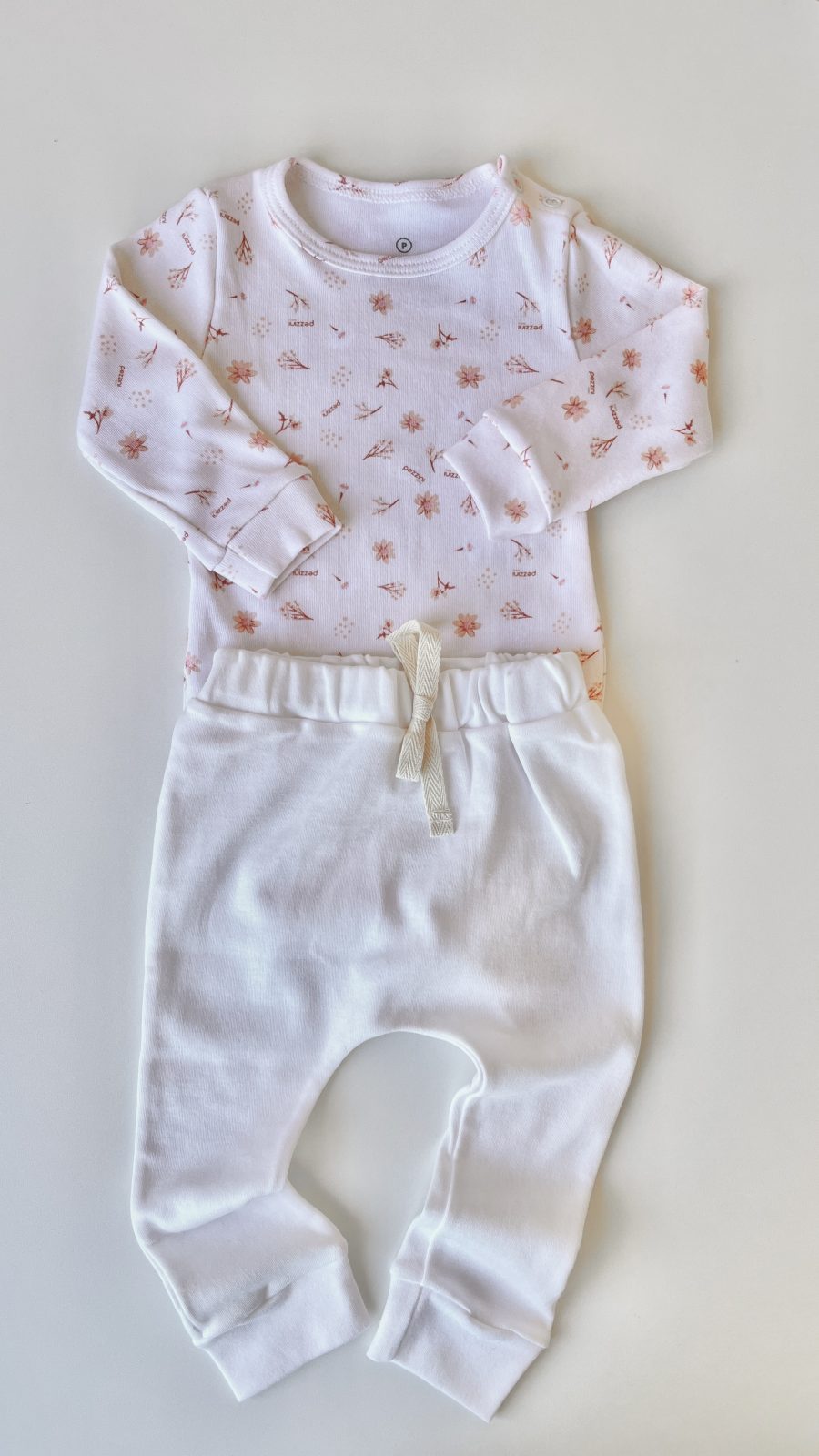 conjunto bebe body e calça suedine algodão 100 macio