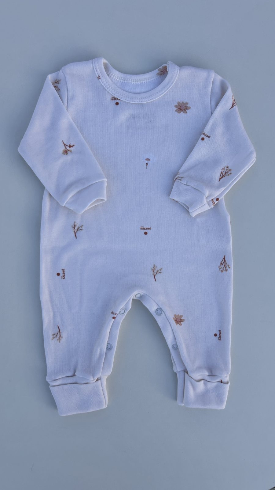 macacao de bebe minimalista suedine com pezinho